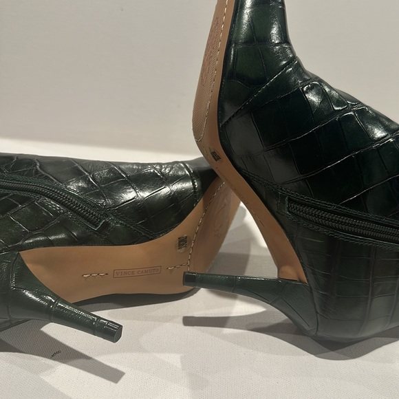 Vince CAMUTO Green Croco-Embossed Ankle Boots with inside zipper and elastic. - Picture 9 of 10